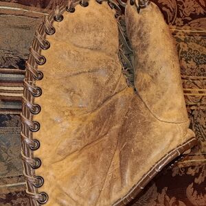 Hutch Snaggèr Antique Baseball Glove  1st Baseman